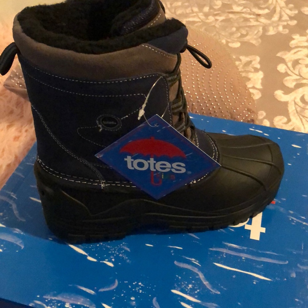 🌹SOLD 🌹Totes Kid’s Snow ⛄️ Boots